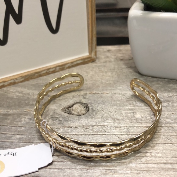 NWT Charming Charlie Gold Tone Cuff Bracelet! - Picture 2 of 4